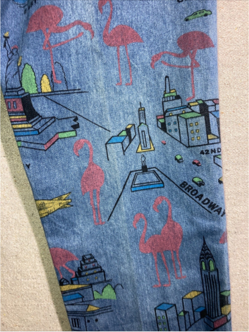 Vintage Wrangler Pink Flamingo Denim Blue Jeans New York All Over Print Womens 9 - Picture 7 of 16